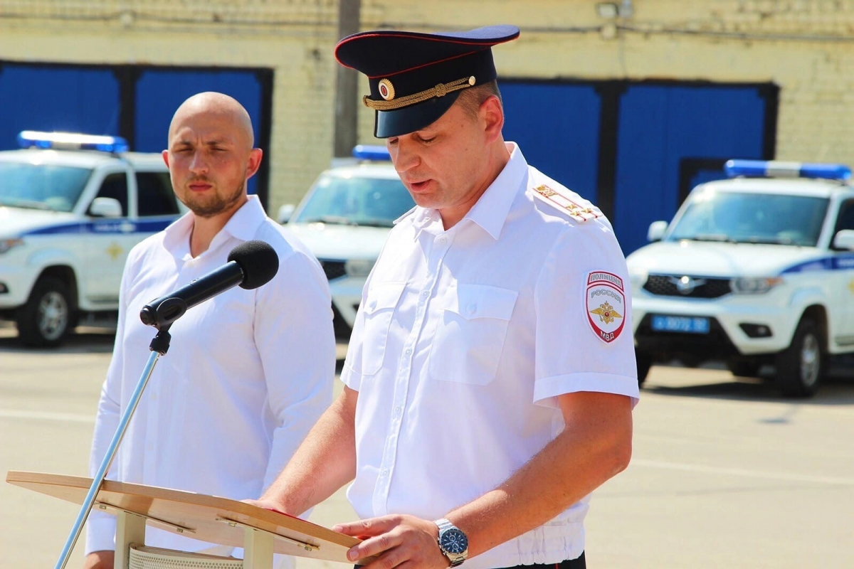 Помощник ректора НГЛУ по связям с общественностью Олег Пикунов выступил  ведущим торжественного построения и церемонии награждения личного состава  полка ППСп Управления МВД России по Нижнему Новгороду