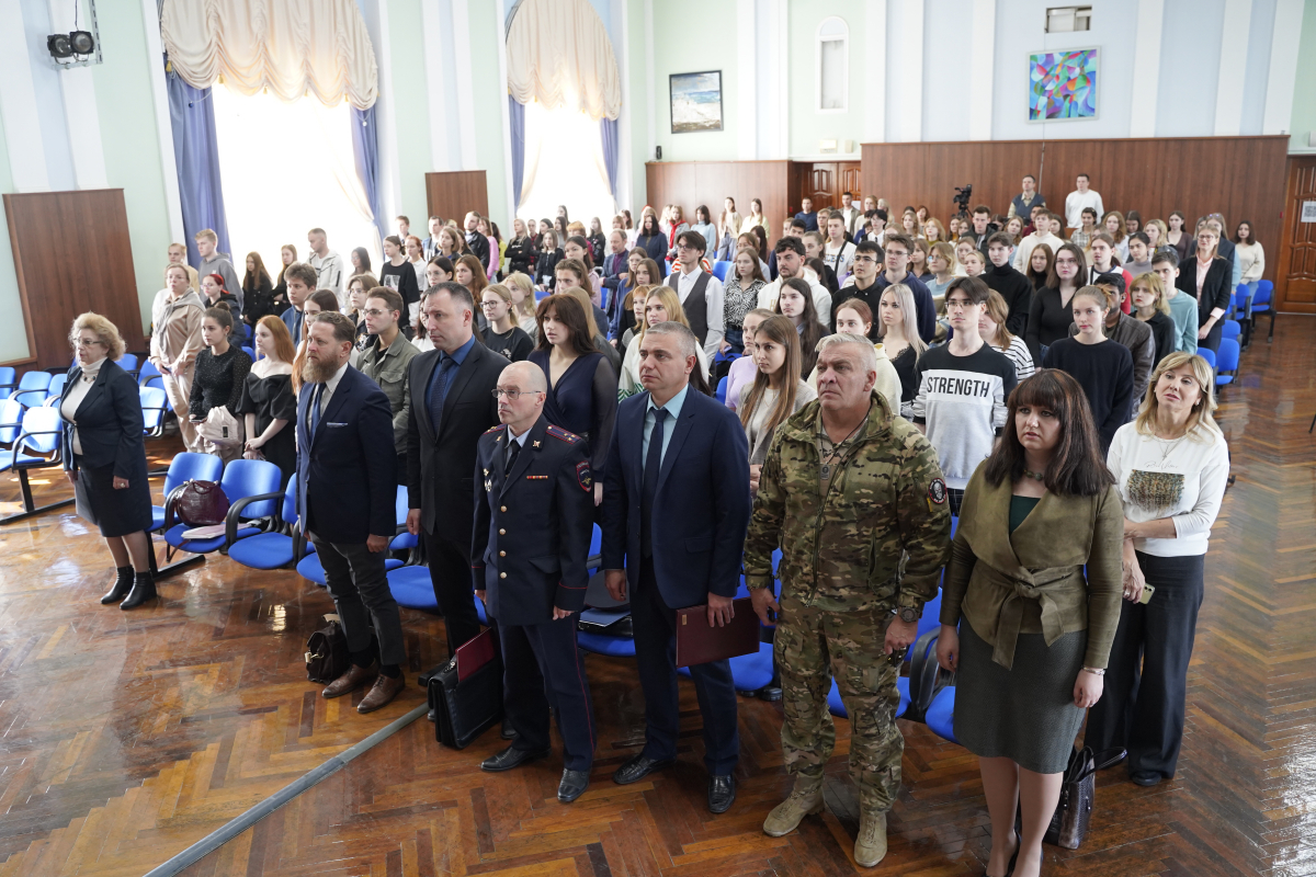 Почетные гости выступили на церемонии торжественного открытия конференции  «Антитеррористическая защищенность и когнитивная оборона: основа  безопасности детей и молодежи»